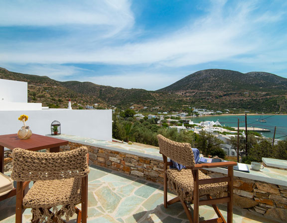 Vue sur la mer depuis les villas Thymari à Sifnos