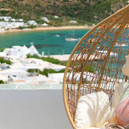 Séjournez à Vathy de Sifnos avec vue sur la mer